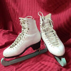 Custom Harlic Figure Skates w/ MK Professional blades, guards and wooden stand.